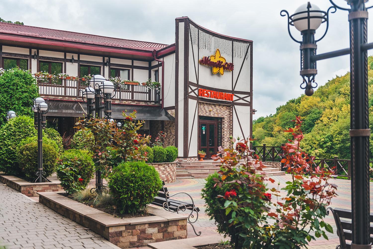 Mishyn-City Hotel Dobrovlyany Екстериор снимка